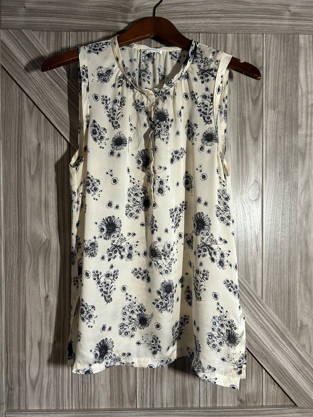 Club Monaco 100% Silk Floral Sleeveless Blouse Cream Black M